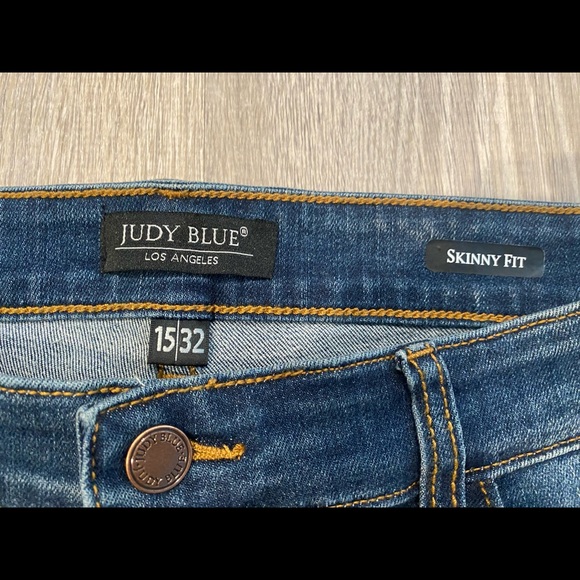 Judy Blue - Picture 3 of 4